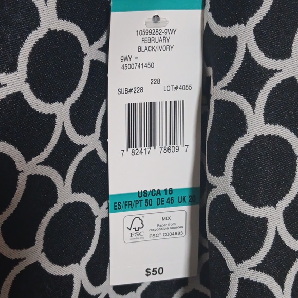 Ladies suit - Picture 4 of 6